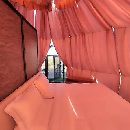 Sky Dome - Alushllari's Farm Kapszulahotel Pogradec