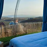 Sky Dome - Alushllari's Farm Hotel Cápsula