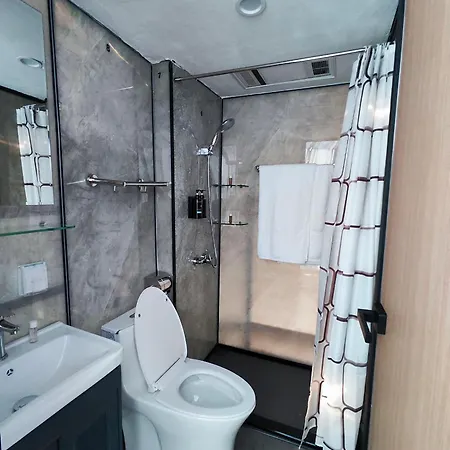 Sky Dome - Alushllari's Farm Capsule hotel