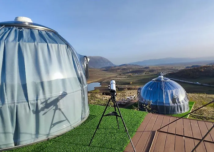 Sky Dome - Alushllari's Farm Hotel kapsułowy Pogradec