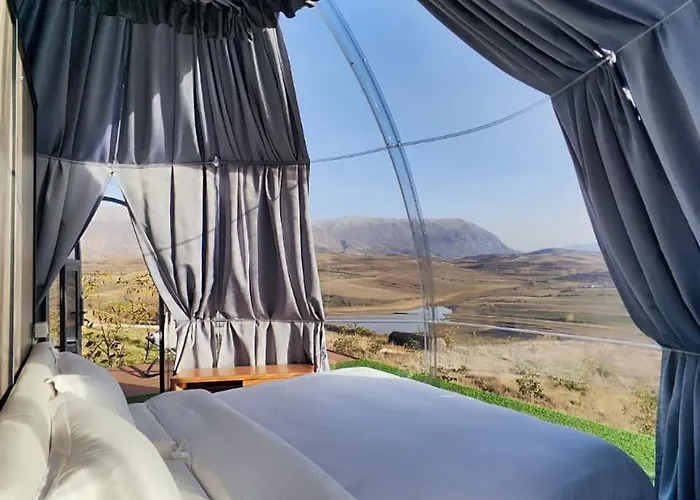 Sky Dome - Alushllari's Farm Hotel kapsułowy Pogradec